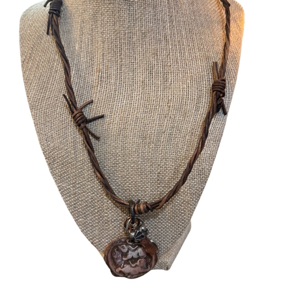 Magic Rabbit Leather Barbwire Pendant Necklace - Picture 2 of 4